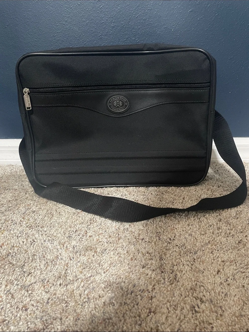 Lewis & Hyde Black Solid Universal Laptop Shoulder Messenger Bag